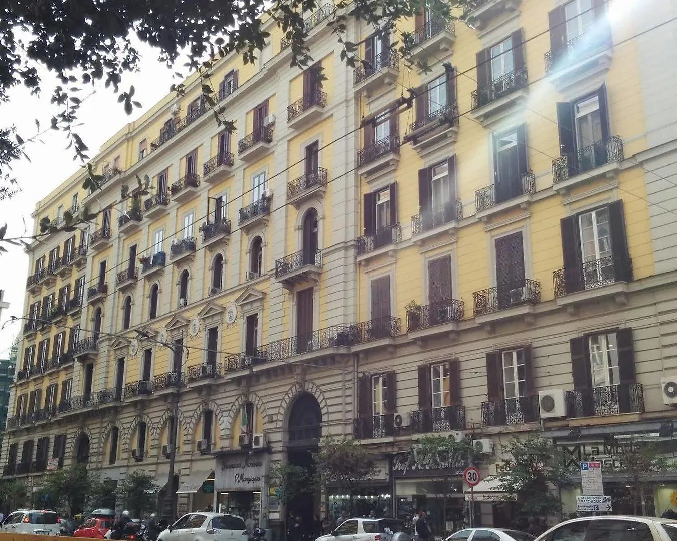 Hotel Be Italian Flat Bovio Napoli 3*,