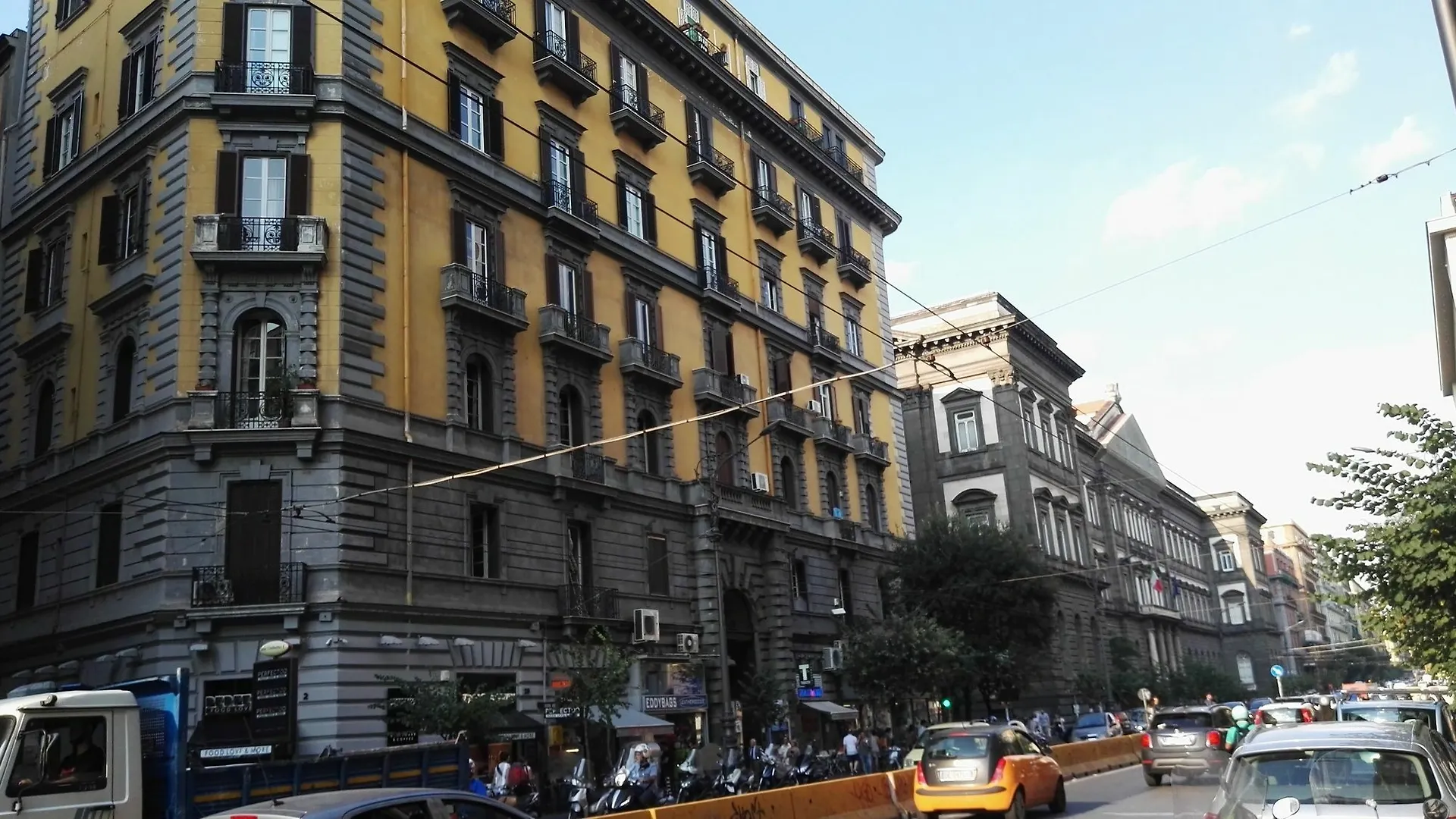 Hotel Be Italian Flat Bovio Napoli 3*,  Italia