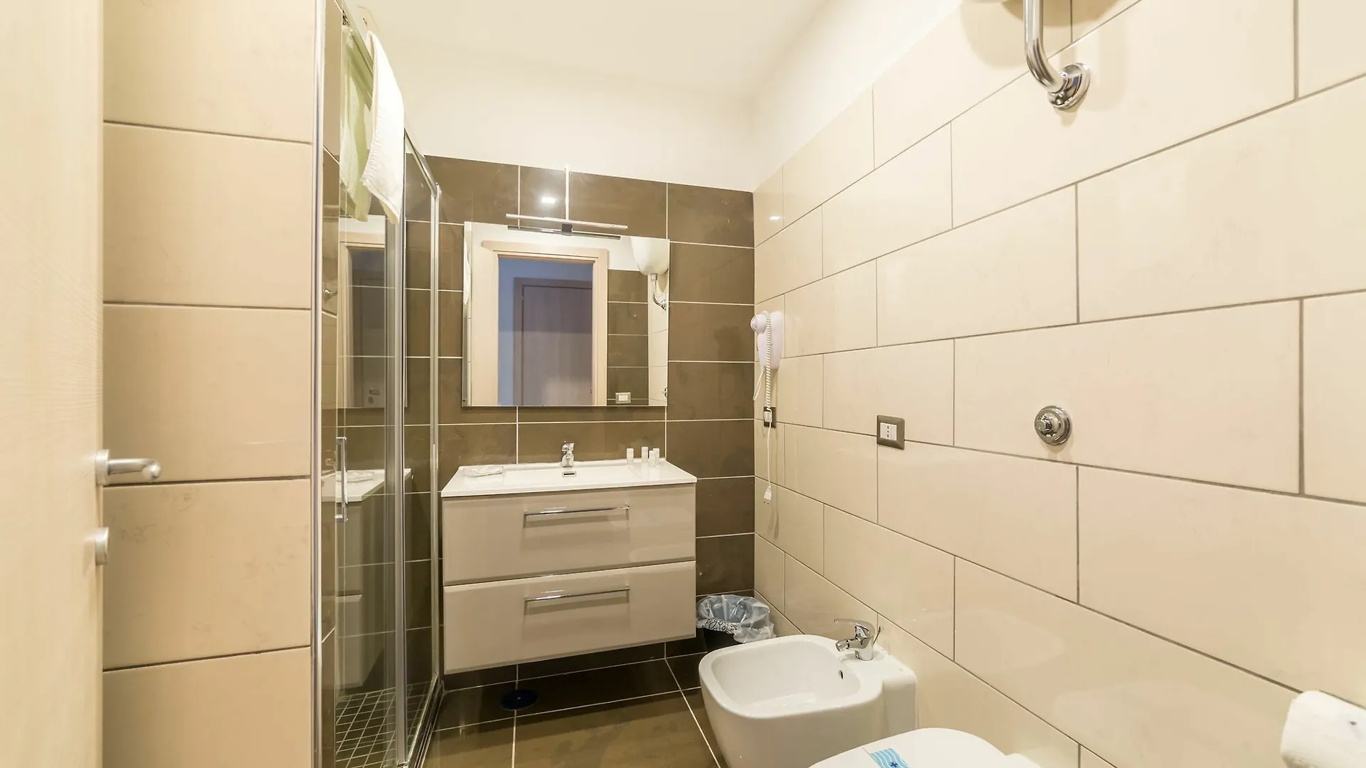 *** Affittacamere Hotel Be Italian Flat Bovio Napoli Italia